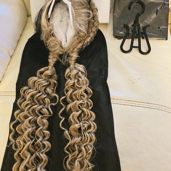 Hand Braided Synthetic Deep Wave Lace Wig plus free zippered wig bag with hanger - Picture 5 of 10